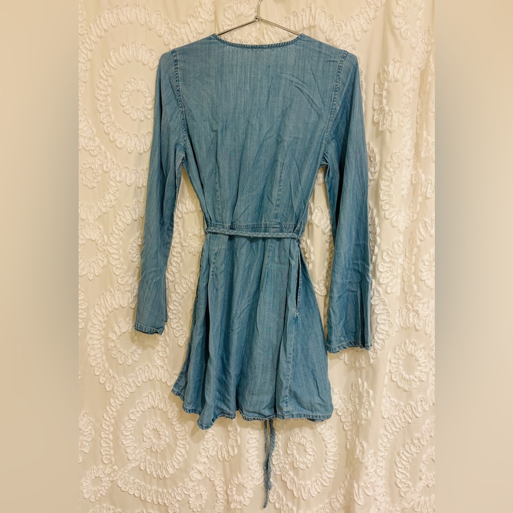 Guess  Zinnia Long-Bell-Sleeve Belted Dress - Picture 3 of 5